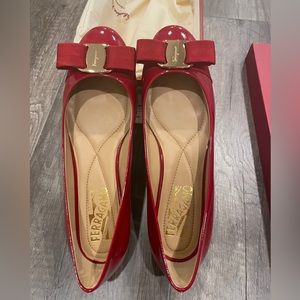 BRAND NEW! Ferragamo flat ( Red)